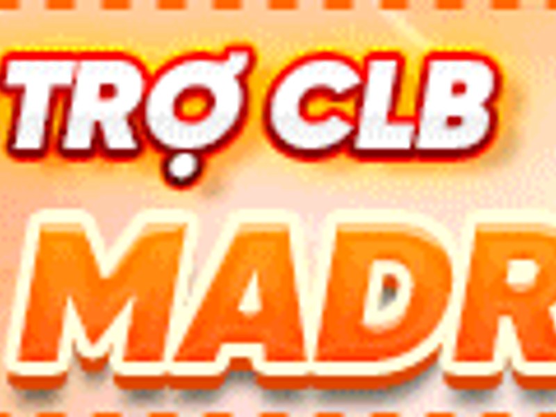 Một cầu thủ bóng rổ đang úp rổ