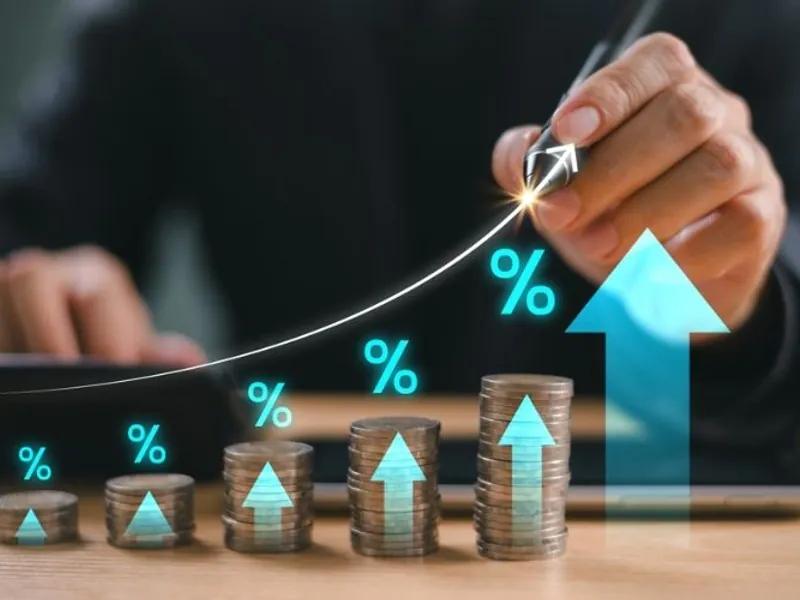 Người chơi đang phân tích cầu Baccarat trên màn hình